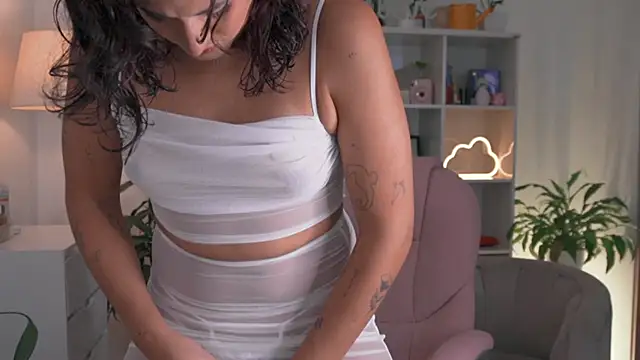 Snapshot of ari_artis chatting on December 12, 7:59 pm ari artis online show from December 12, 7:59 pm