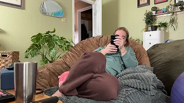 Linzy 19 online show from February 2, 8:30 pm