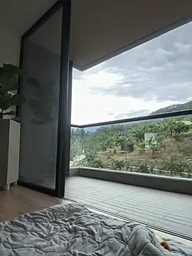 Helenbronwx online show from January 24, 6:46 pm